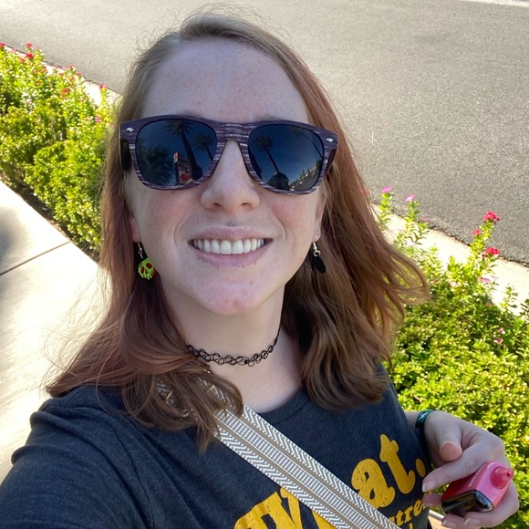 Meet your Posher, Malayna - Picture 1 of 2